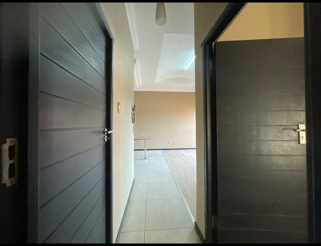 2 BEDROOM APARTMENT SOLD IN VANDERBIJLPARK SE 4